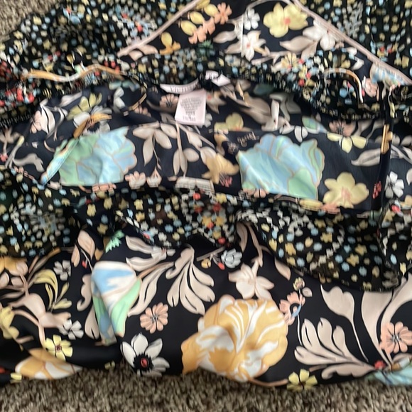 Victoria’s Secret short romper - Picture 2 of 4